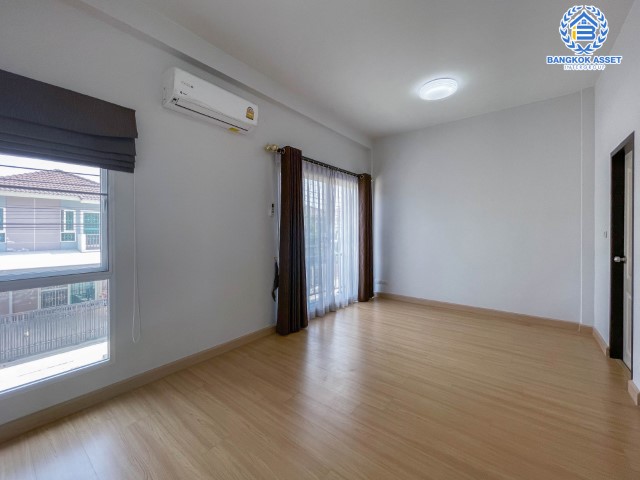 *****ทาวน์เฮ้าส์มือสองย่านกรุงเทพฯ ม.ศุภาลัยวิลล์ เพชรเกษม69 เนื้อที่มากถึง 19.1 ตร.ว. ฟังก์ชัน 3 ห้องนอน 2 ห้องน้ำ 2 ที่จอดรถ บ้านใหม่ไม่เคยเข้าอยู่ แถมฟรี! 2 เครื่องปรับอากาศ 1 เครื่องทำน้ำอุ่น และเฟอร์ฯ ทั้งหมด บนทำเลเชื่อมต่อทุกการเดินทาง ถ.เพชรเกษม, ถ.พุทธมณฑลสาย3, ถ.บางบอน ใกล้เดอะมอล์ บางแค